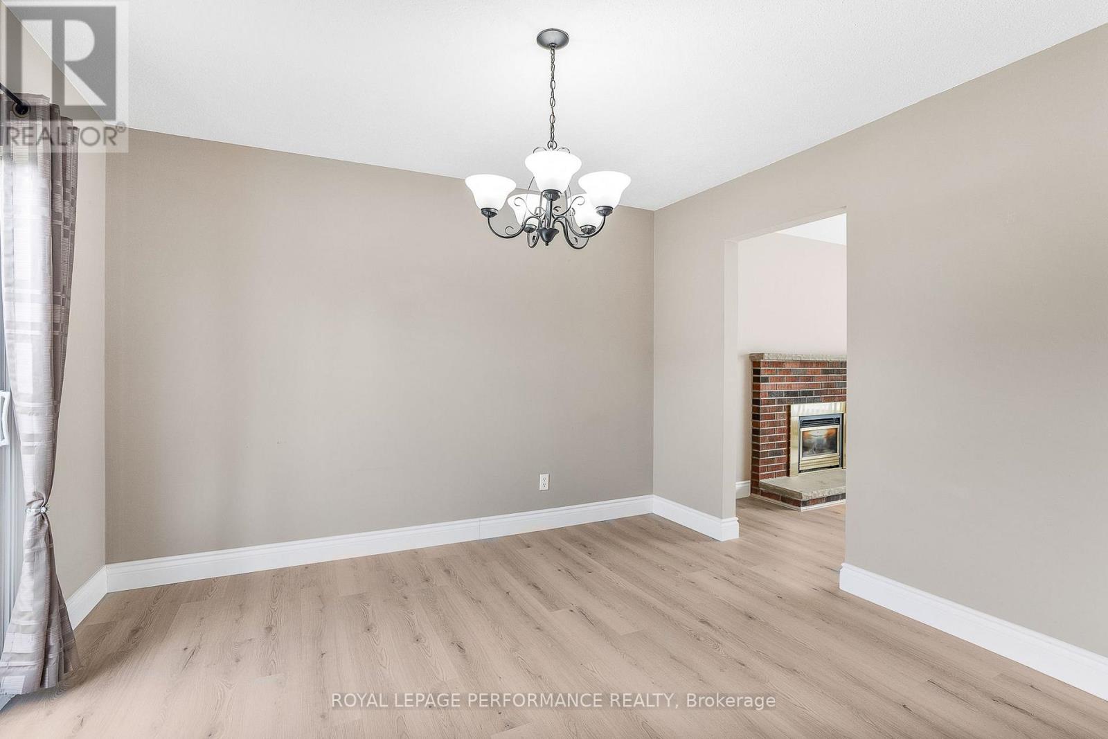 1407 Duford Drive, Ottawa, Ontario  K1E 1E4 - Photo 10 - X12210183