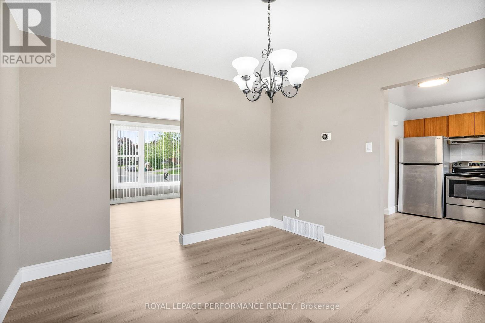 1407 Duford Drive, Ottawa, Ontario  K1E 1E4 - Photo 12 - X12210183