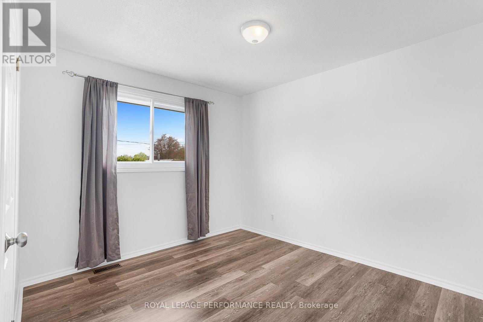 1407 Duford Drive, Ottawa, Ontario  K1E 1E4 - Photo 24 - X12210183