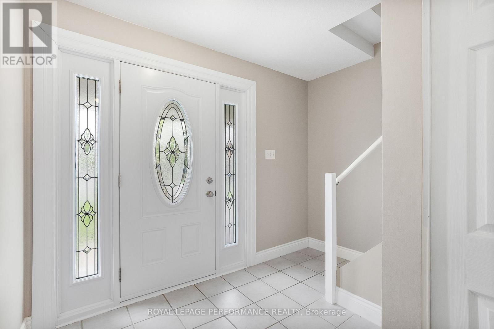 1407 Duford Drive, Ottawa, Ontario  K1E 1E4 - Photo 4 - X12210183