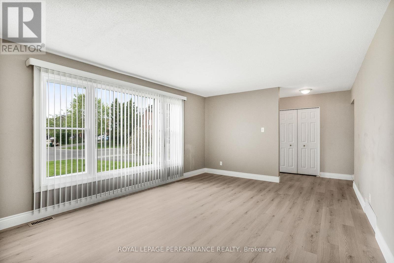 1407 Duford Drive, Ottawa, Ontario  K1E 1E4 - Photo 8 - X12210183