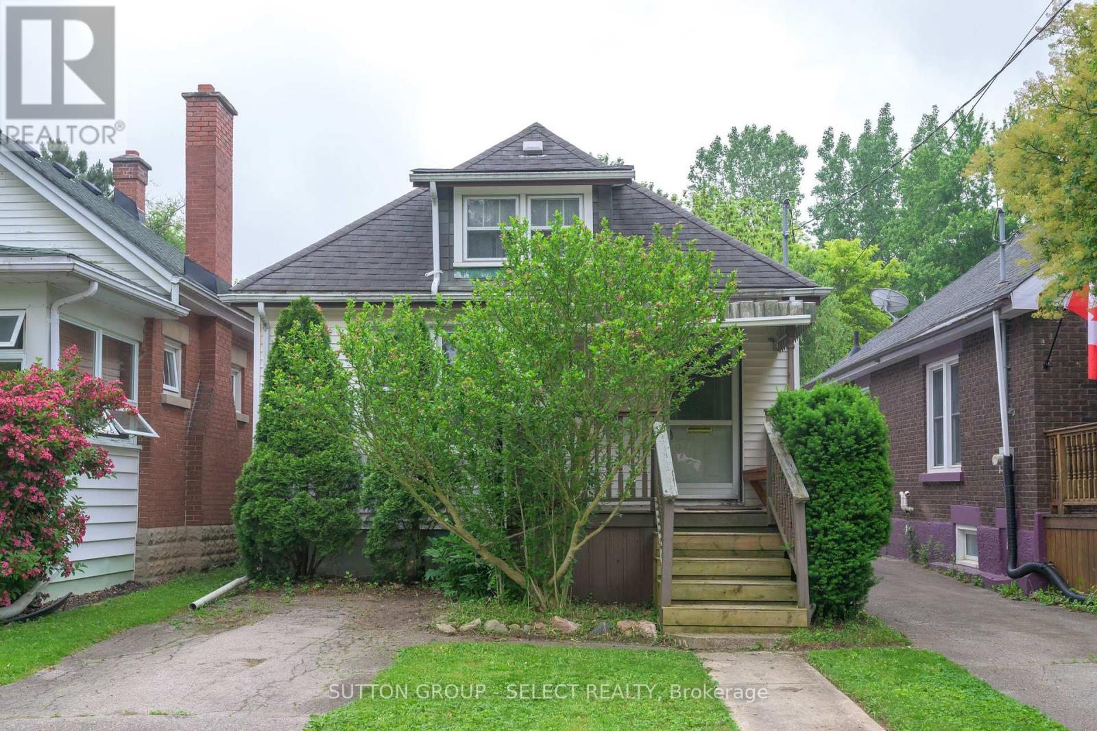 107 Langarth Street E, London South (South F), Ontario  N6C 1Z3 - Photo 2 - X12210087