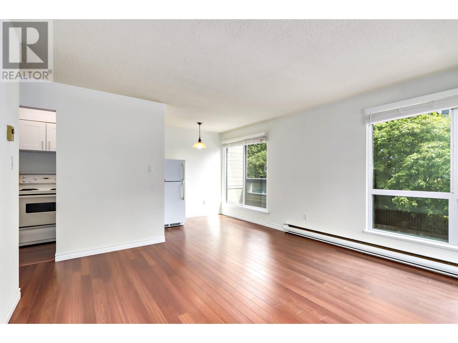 208 1363 Clyde Avenue, West Vancouver, British Columbia  V7T 2W9 - Photo 4 - R3013559