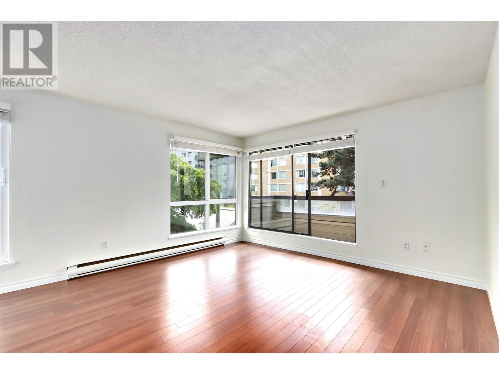208 1363 Clyde Avenue, West Vancouver, British Columbia  V7T 2W9 - Photo 2 - R3013559
