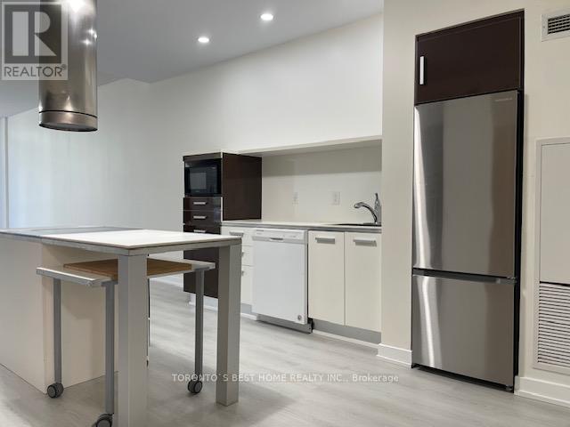 G05 Mf - 426 Lake Shore Boulevard W, Toronto, Ontario  M5V 2V9 - Photo 4 - C12209987