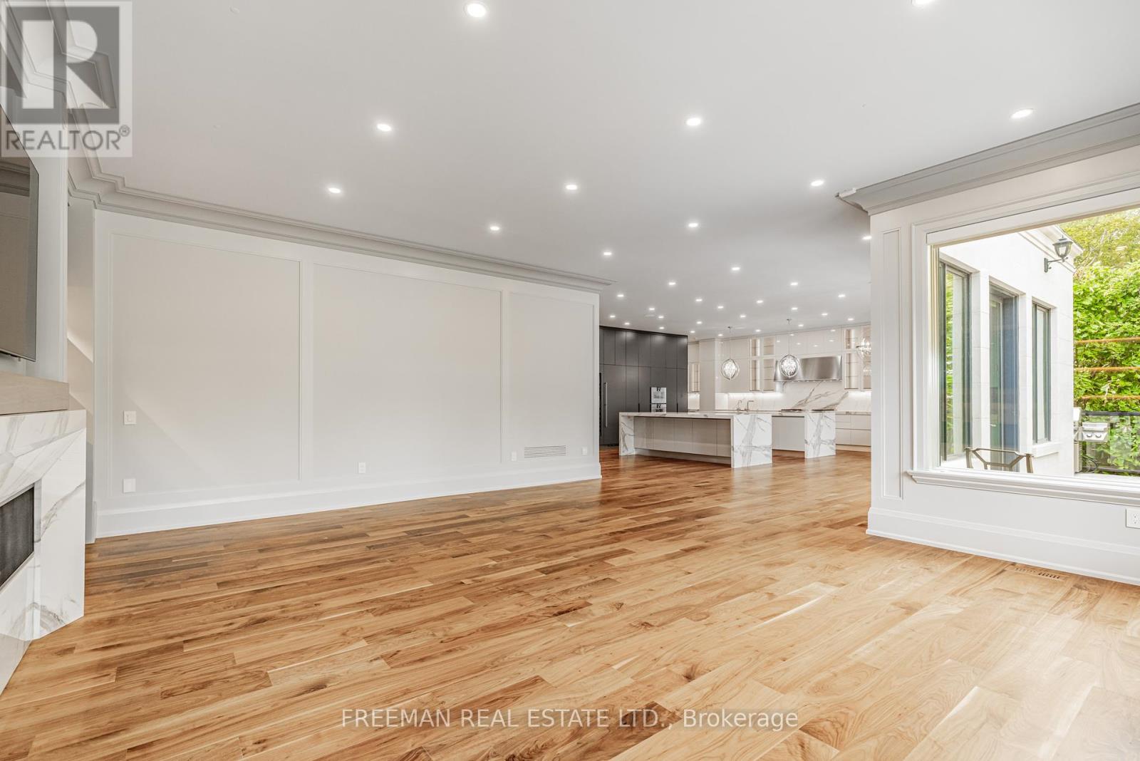 49 Dunvegan Road, Toronto (Casa Loma), Ontario  M4V 2P5 - Photo 19 - C12210073
