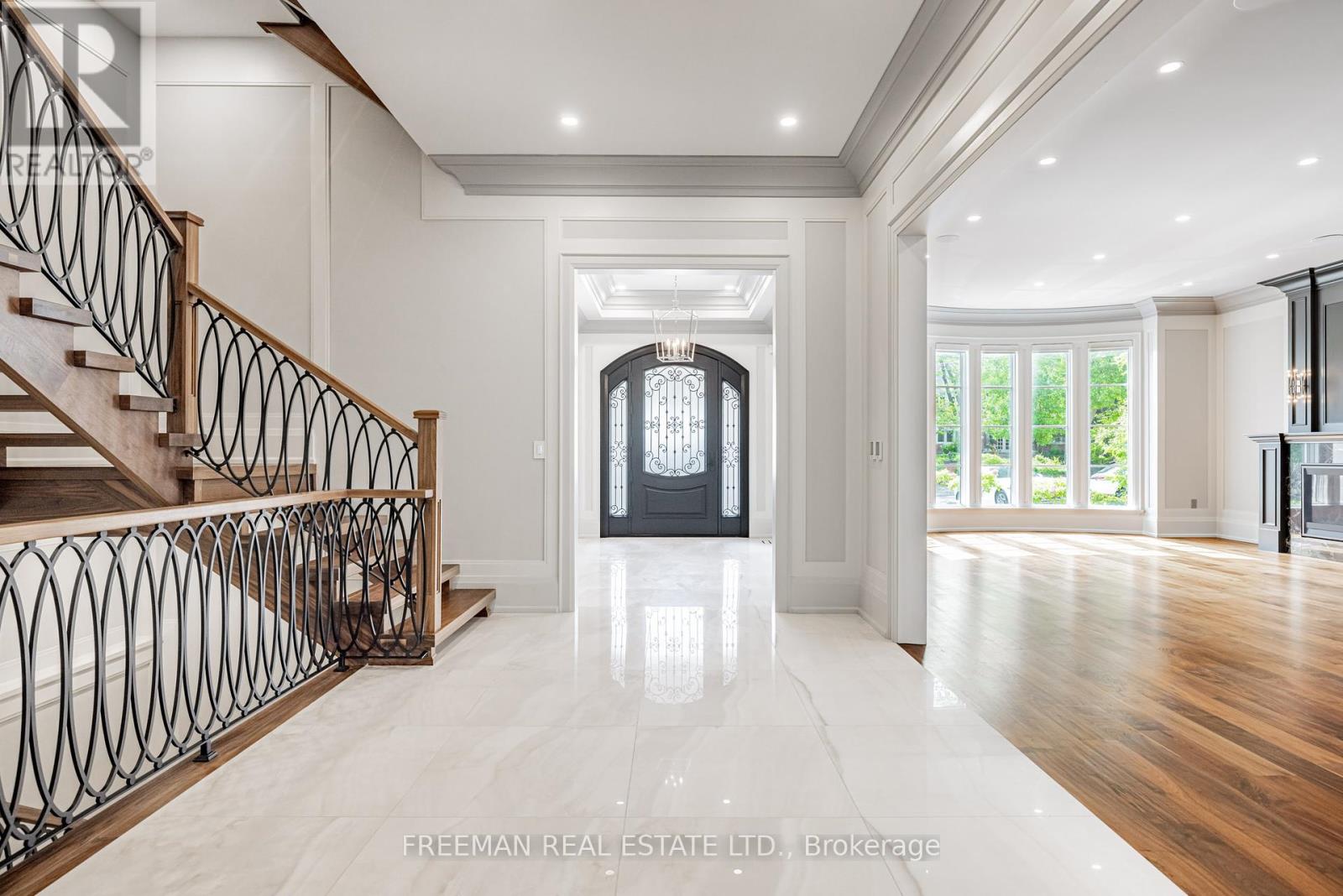 49 Dunvegan Road, Toronto (Casa Loma), Ontario  M4V 2P5 - Photo 4 - C12210073