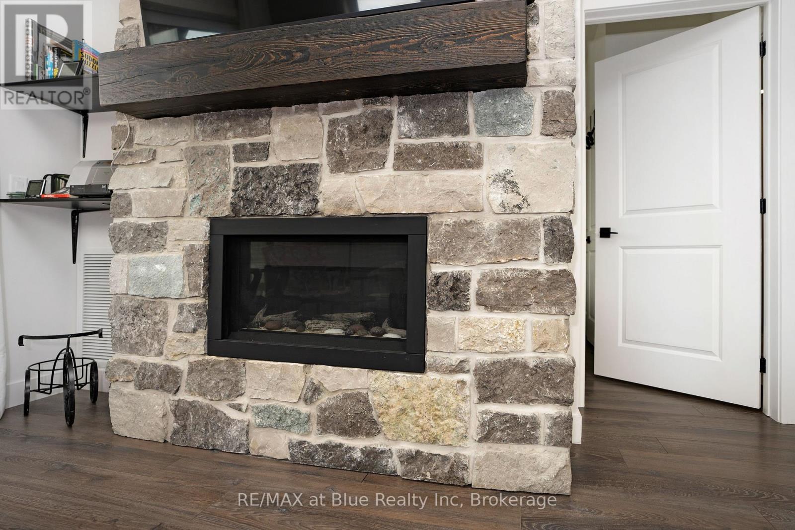 206 - 21 Beckwith Lane, Blue Mountains, Ontario  L9Y 3B6 - Photo 15 - X12210251