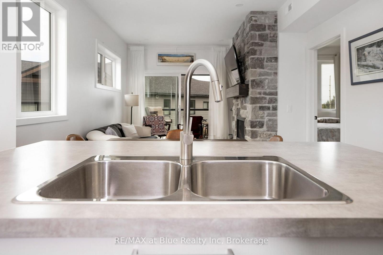 206 - 21 Beckwith Lane, Blue Mountains, Ontario  L9Y 3B6 - Photo 21 - X12210251