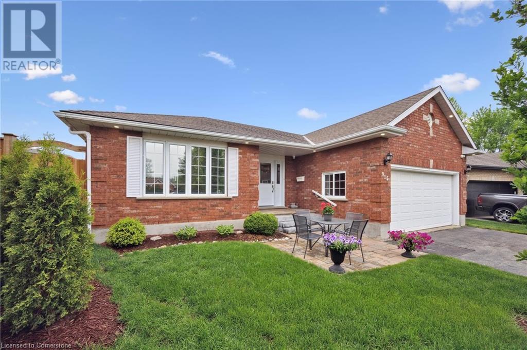 916 Keewatin Place, Kitchener, Ontario  N2B 3W4 - Photo 3 - 40739602