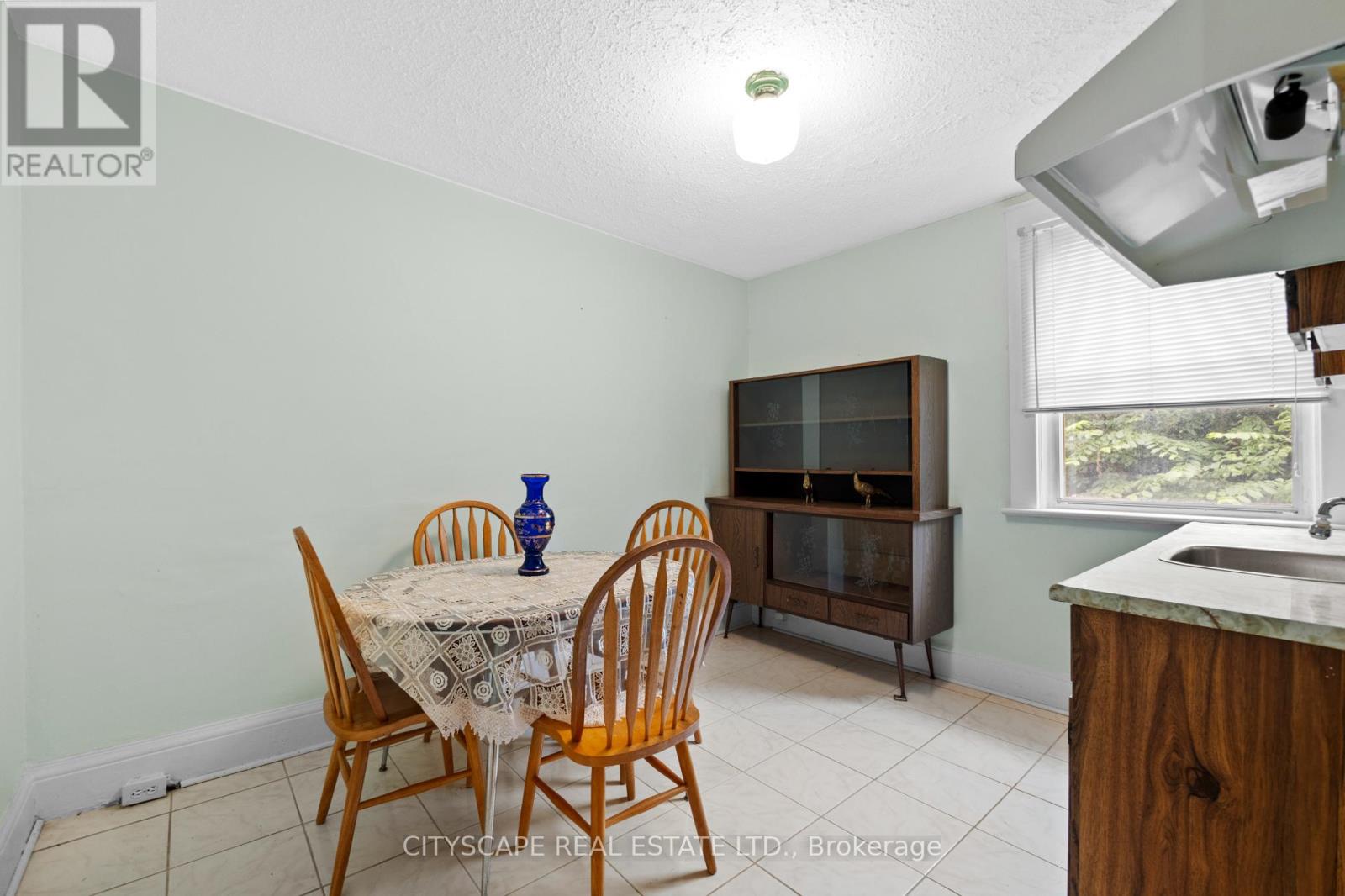 92 Bellwoods Avenue, Toronto, Ontario  M6J 2P4 - Photo 24 - C12187008