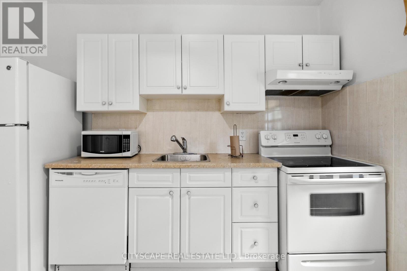 92 Bellwoods Avenue, Toronto, Ontario  M6J 2P4 - Photo 15 - C12187008