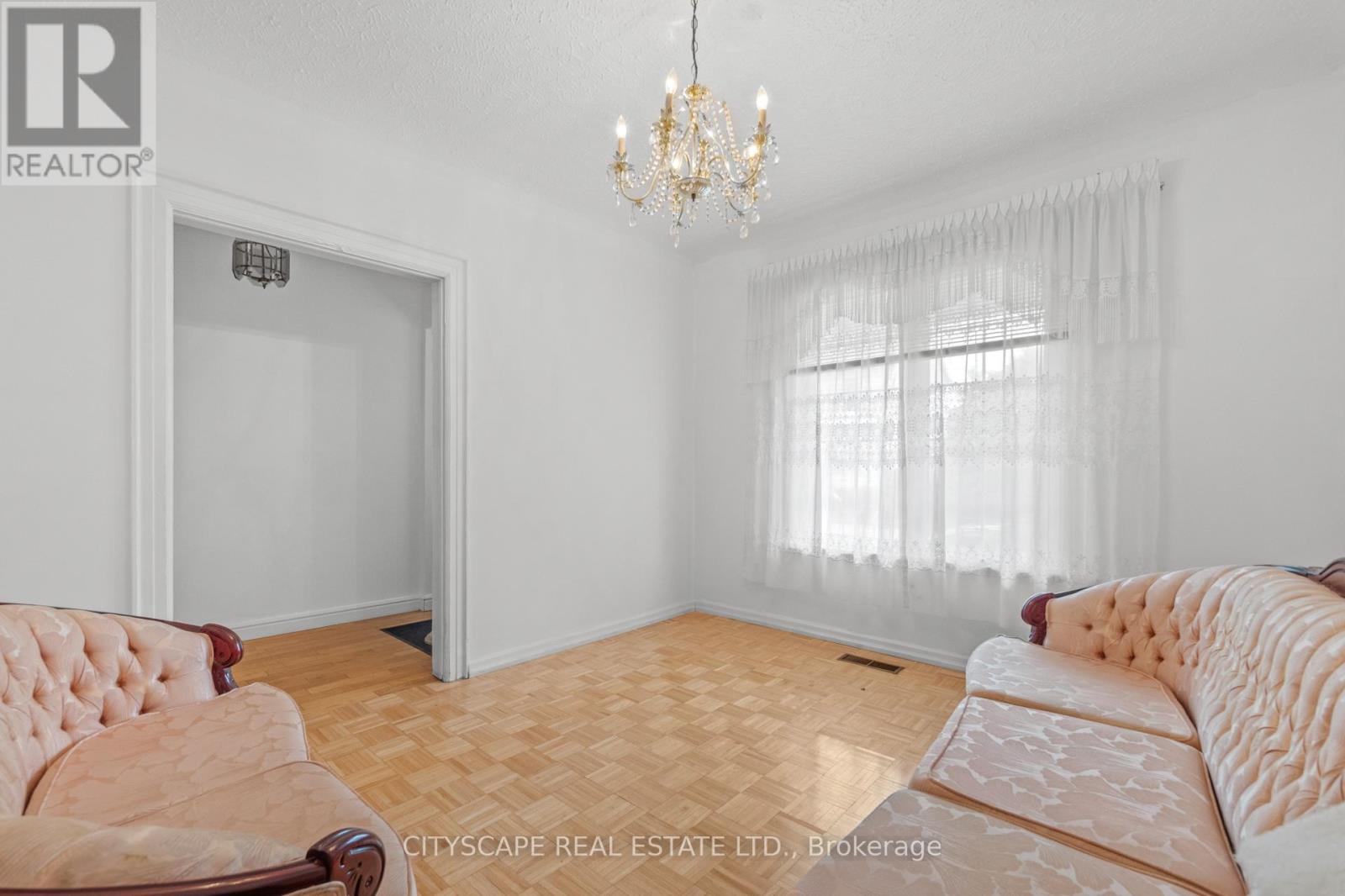 92 Bellwoods Avenue, Toronto, Ontario  M6J 2P4 - Photo 11 - C12187008