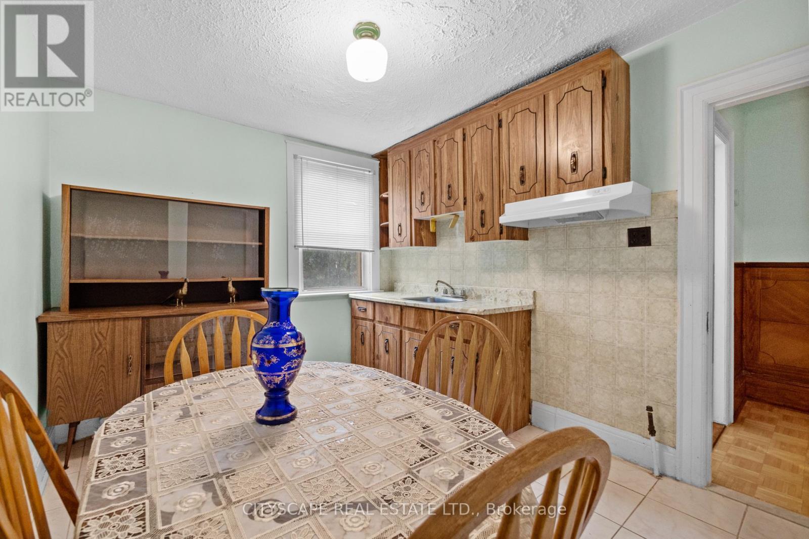 92 Bellwoods Avenue, Toronto, Ontario  M6J 2P4 - Photo 25 - C12187008