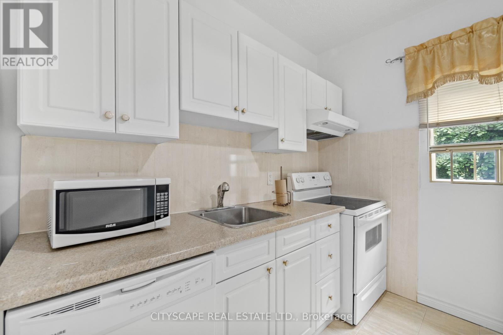 92 Bellwoods Avenue, Toronto, Ontario  M6J 2P4 - Photo 14 - C12187008