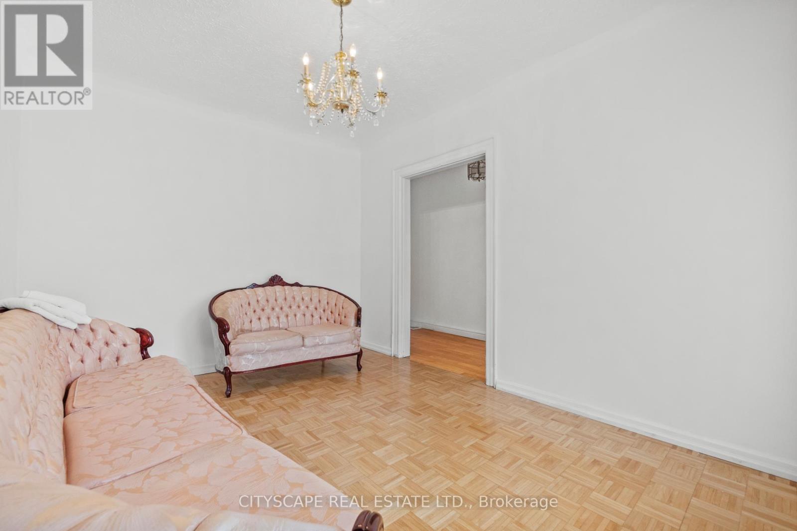 92 Bellwoods Avenue, Toronto, Ontario  M6J 2P4 - Photo 10 - C12187008