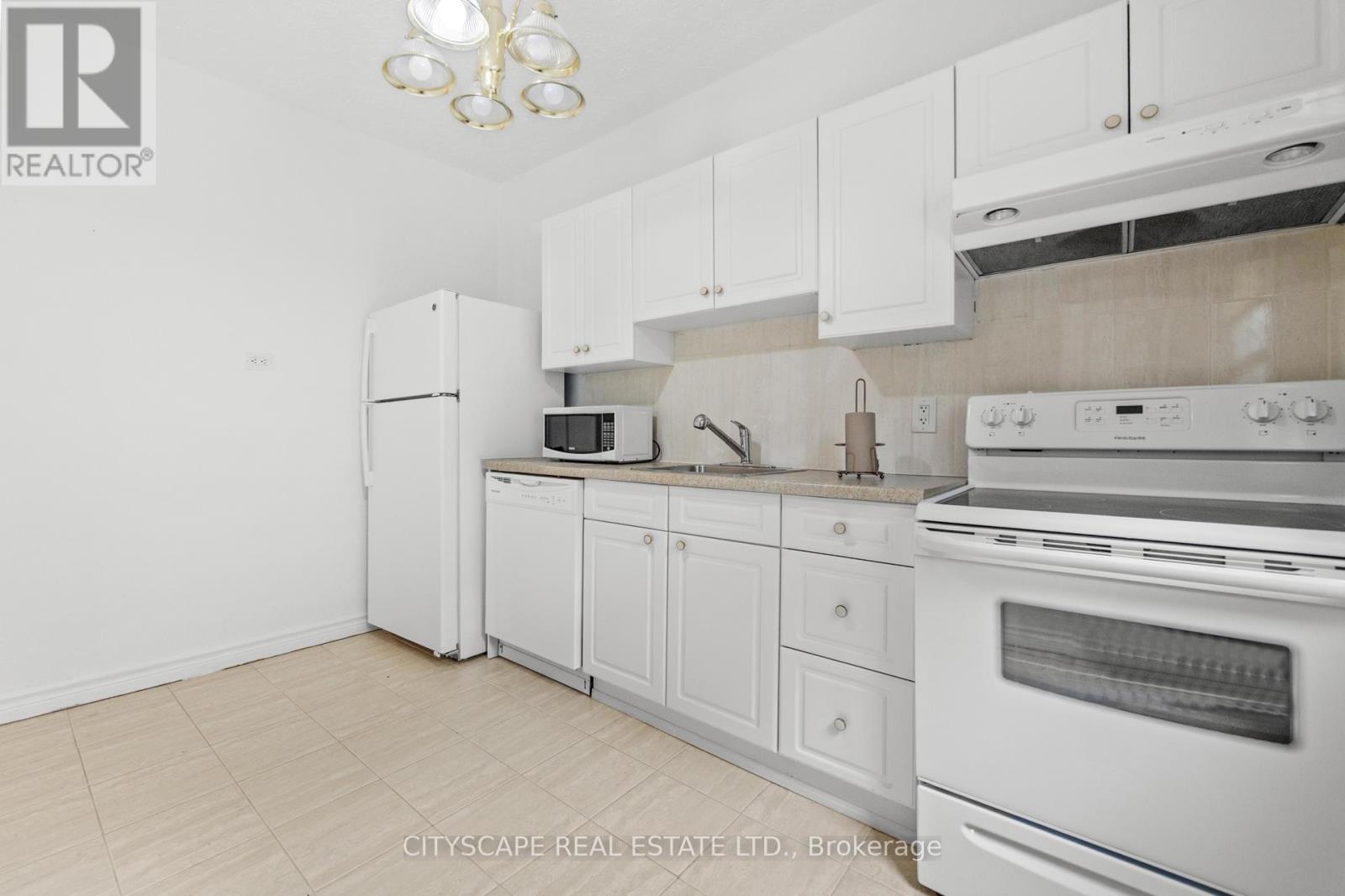 92 Bellwoods Avenue, Toronto, Ontario  M6J 2P4 - Photo 13 - C12187008