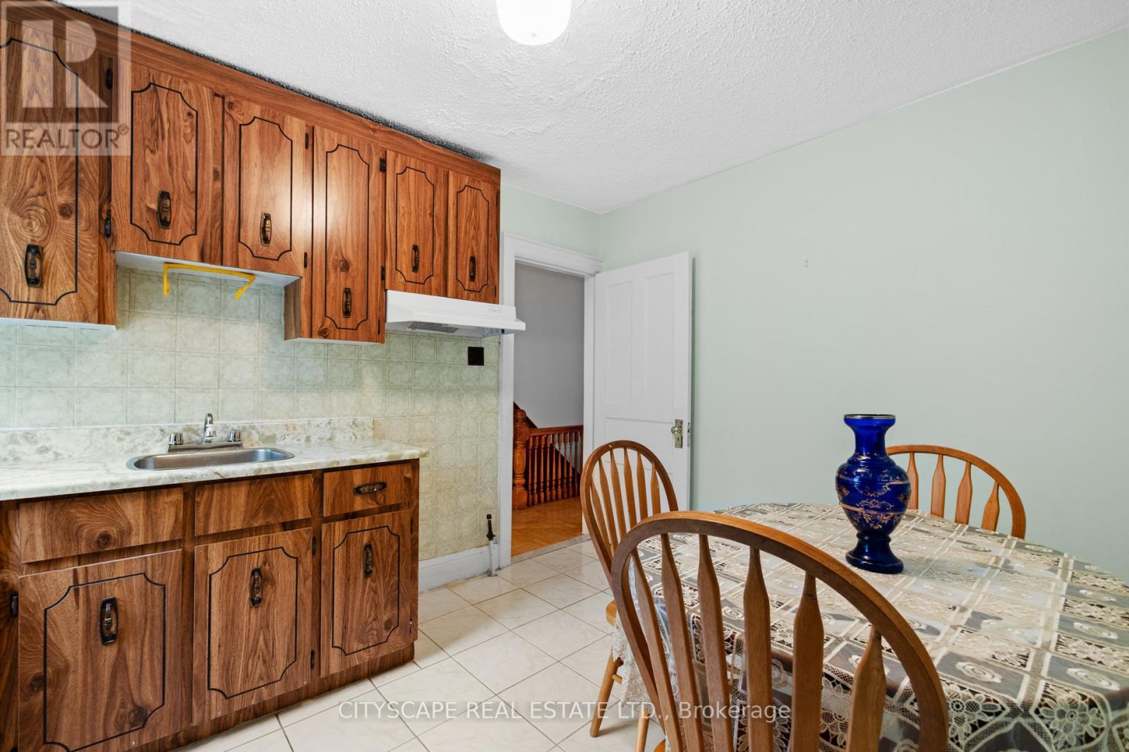 92 Bellwoods Avenue, Toronto, Ontario  M6J 2P4 - Photo 26 - C12187008