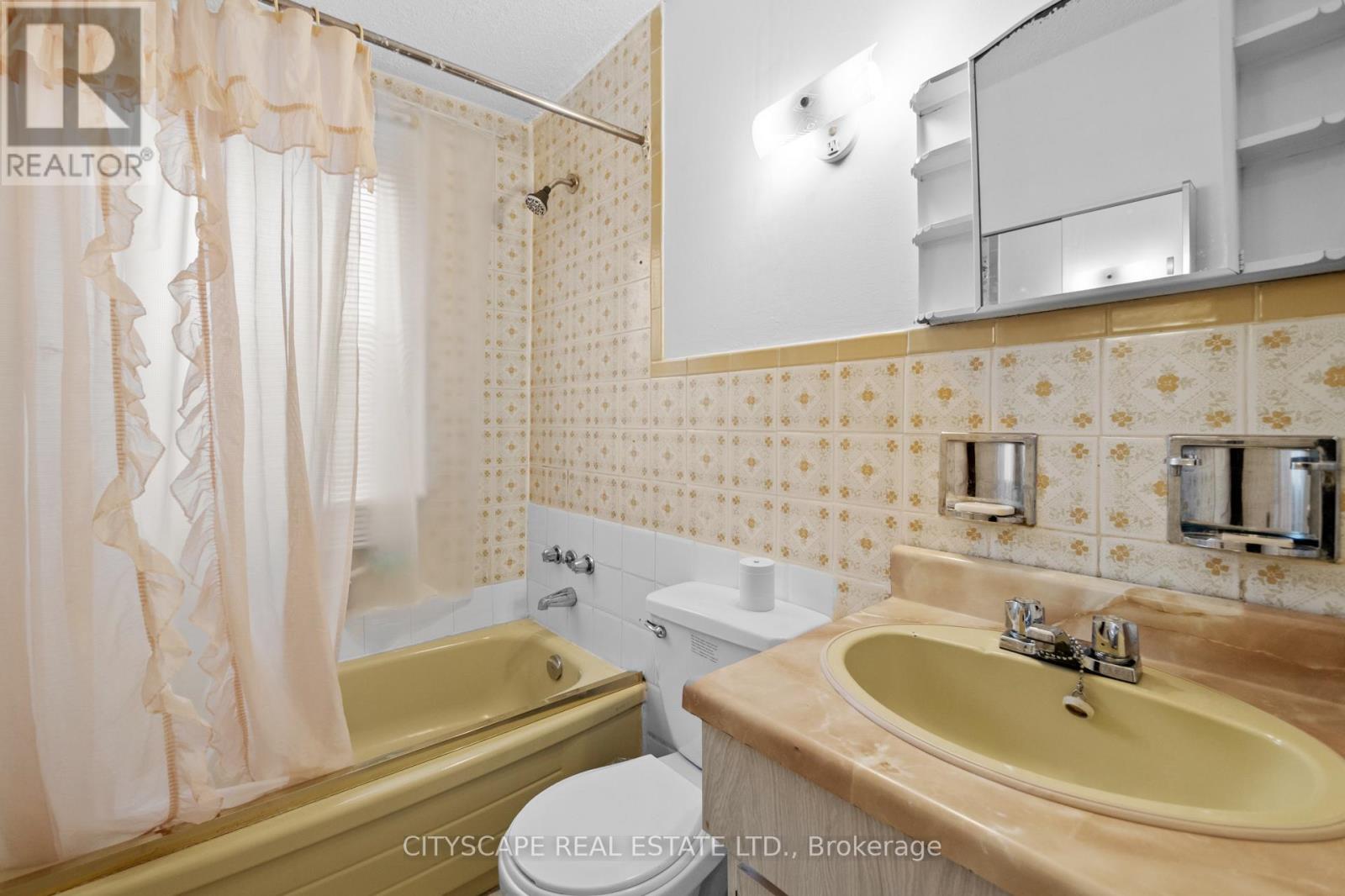 92 Bellwoods Avenue, Toronto, Ontario  M6J 2P4 - Photo 30 - C12187008