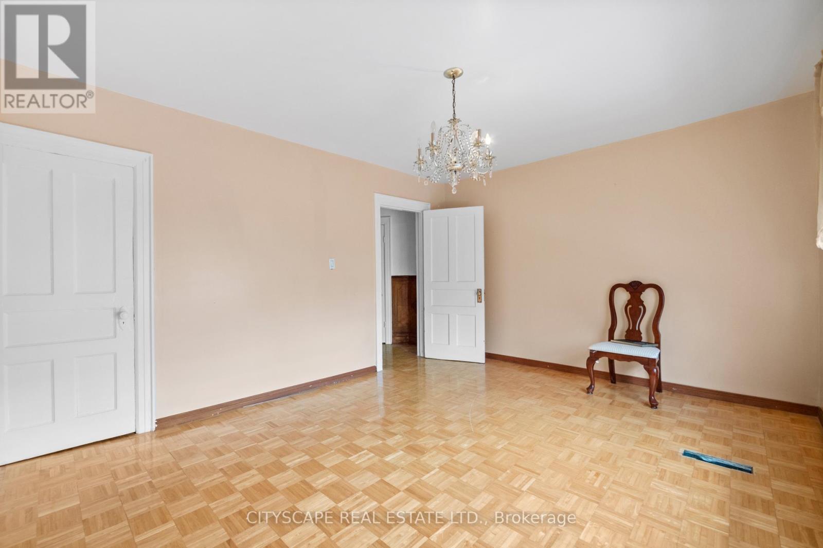 92 Bellwoods Avenue, Toronto, Ontario  M6J 2P4 - Photo 33 - C12187008