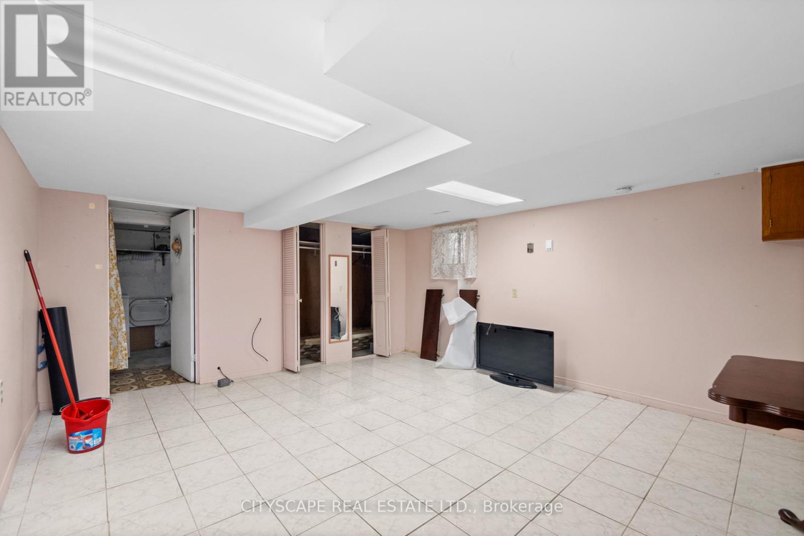 92 Bellwoods Avenue, Toronto, Ontario  M6J 2P4 - Photo 38 - C12187008