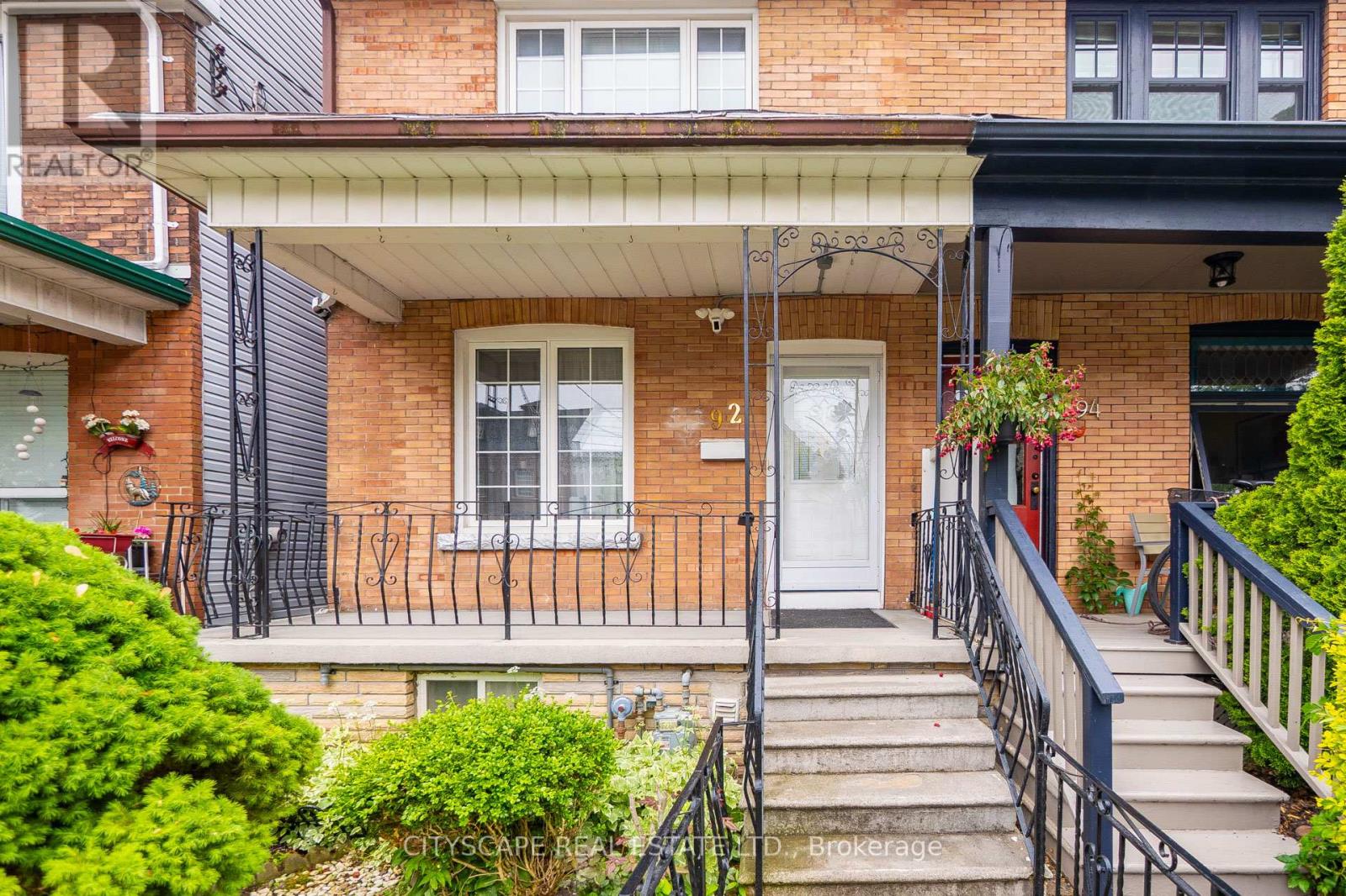 92 Bellwoods Avenue, Toronto, Ontario  M6J 2P4 - Photo 4 - C12187008