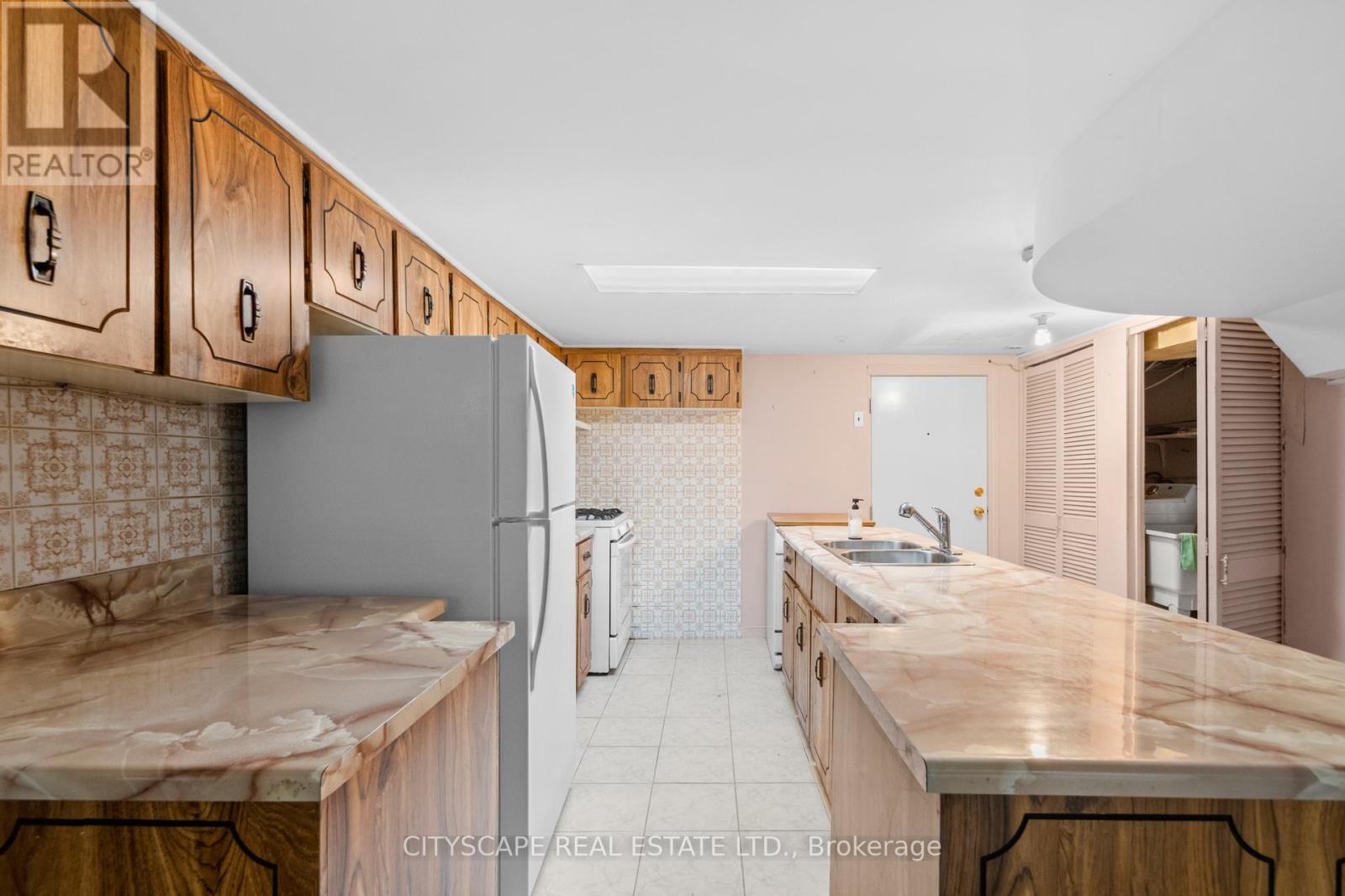 92 Bellwoods Avenue, Toronto, Ontario  M6J 2P4 - Photo 42 - C12187008
