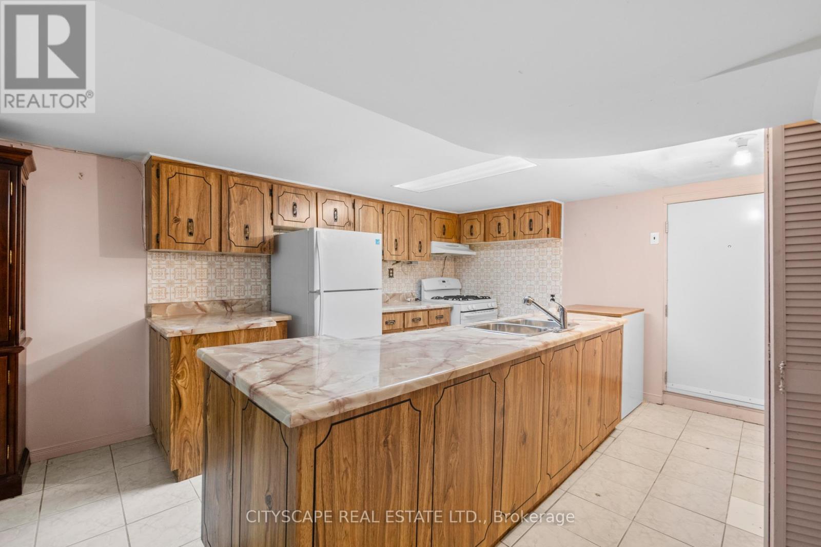 92 Bellwoods Avenue, Toronto, Ontario  M6J 2P4 - Photo 43 - C12187008