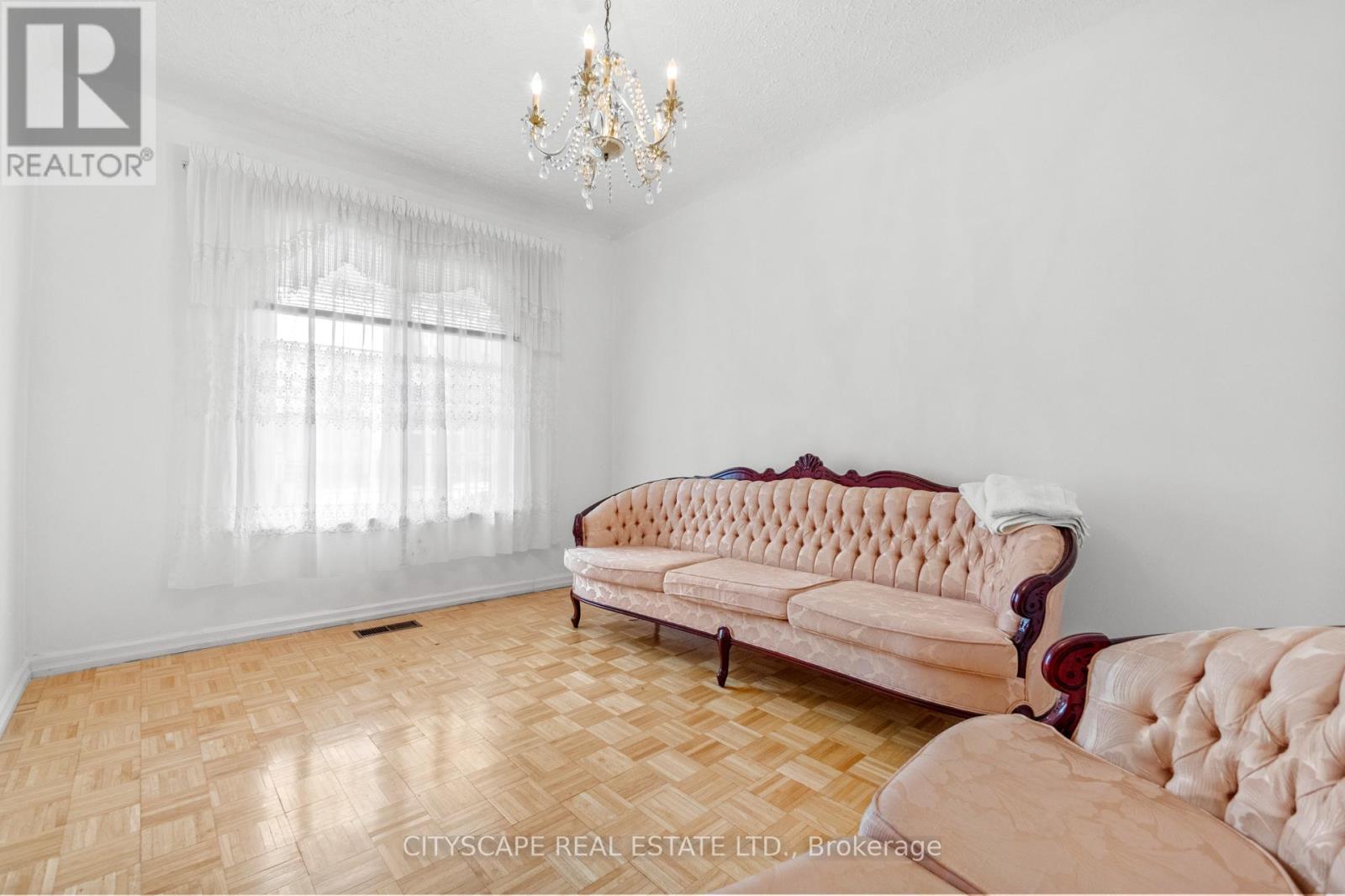 92 Bellwoods Avenue, Toronto, Ontario  M6J 2P4 - Photo 8 - C12187008