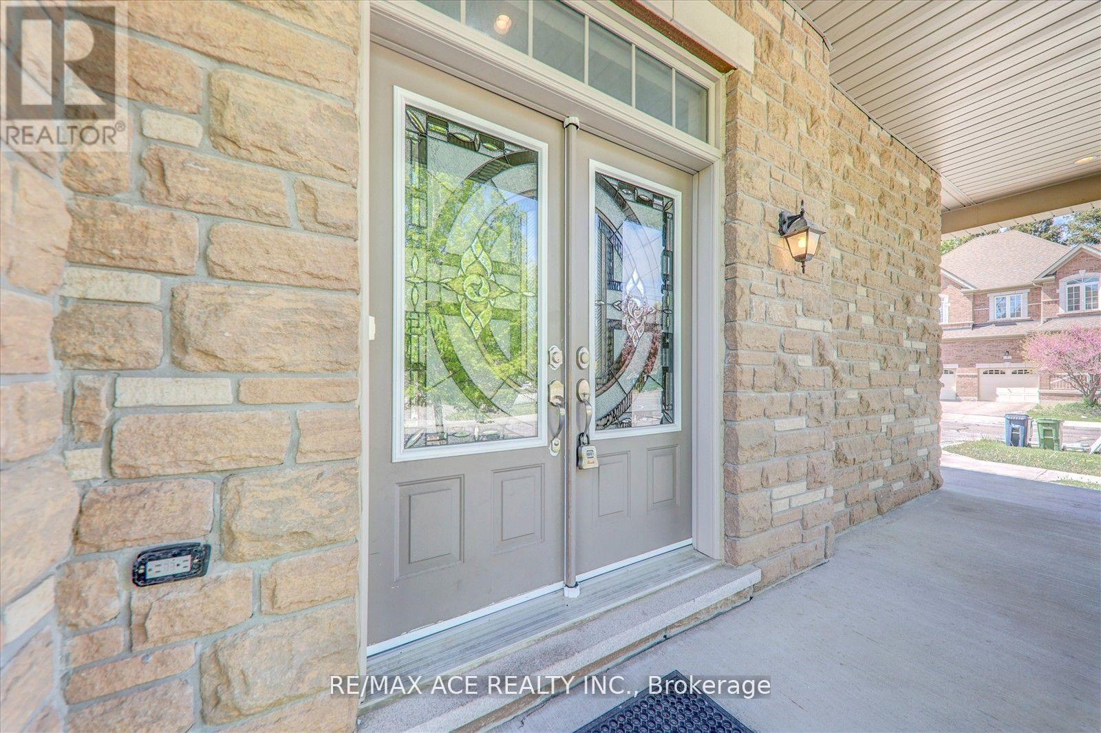 1 Goldthread Terrace, Toronto, Ontario  M3H 0B8 - Photo 7 - C12199659