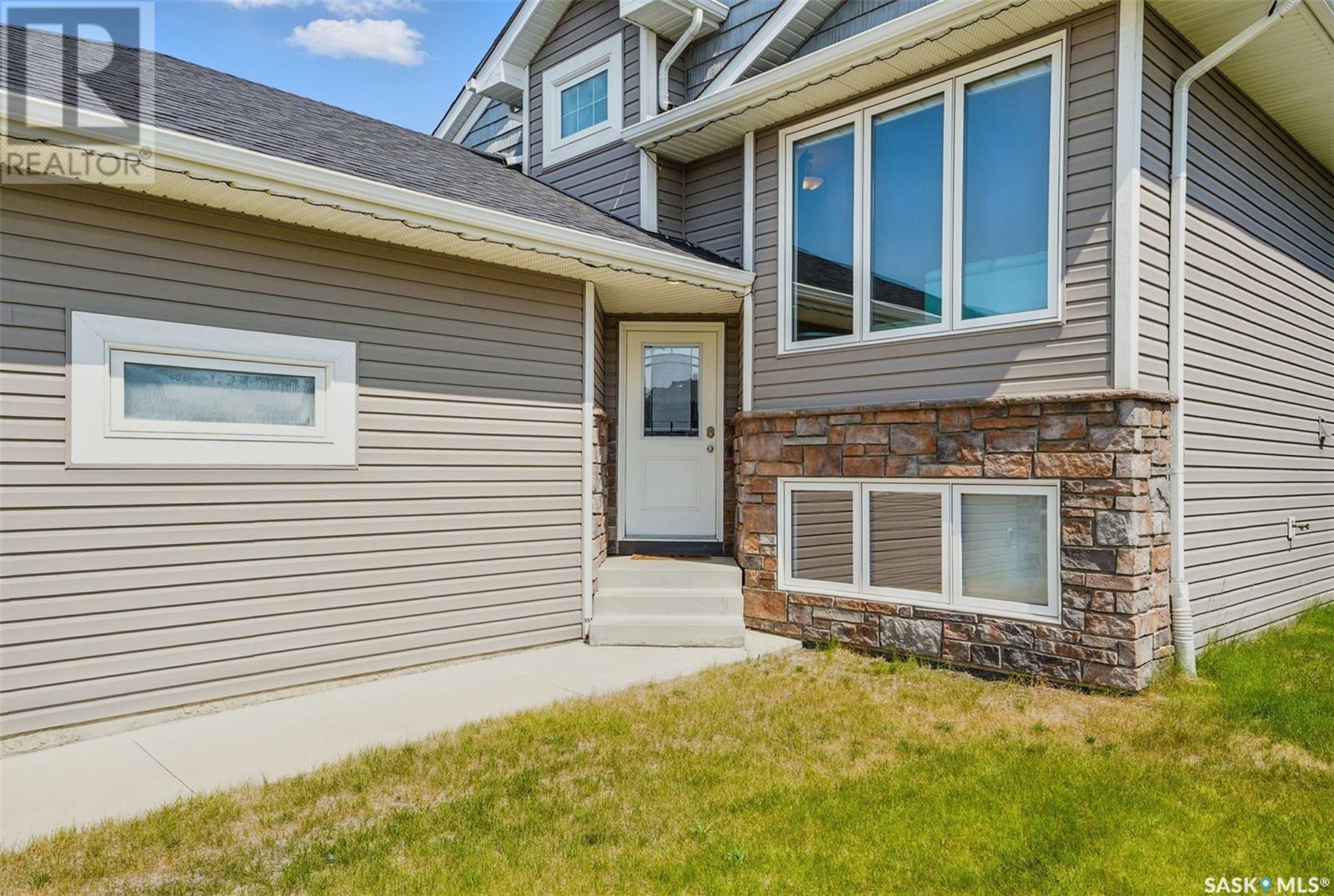 607 Pringle Bend, Saskatoon, Saskatchewan  S7T 0S7 - Photo 2 - SK008955
