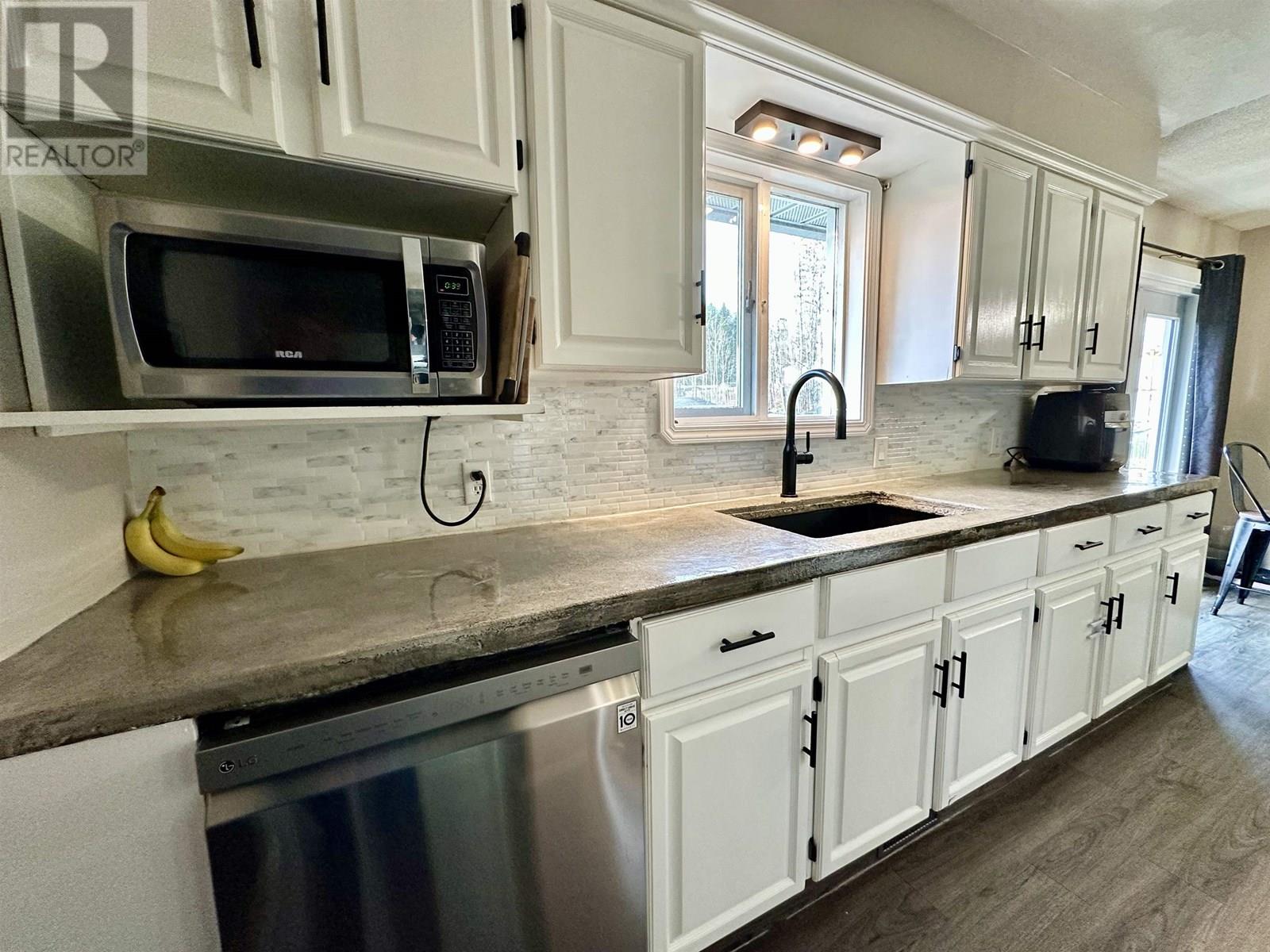 2982 Minotti Drive, Prince George, British Columbia  V2K 1T4 - Photo 4 - R3013617
