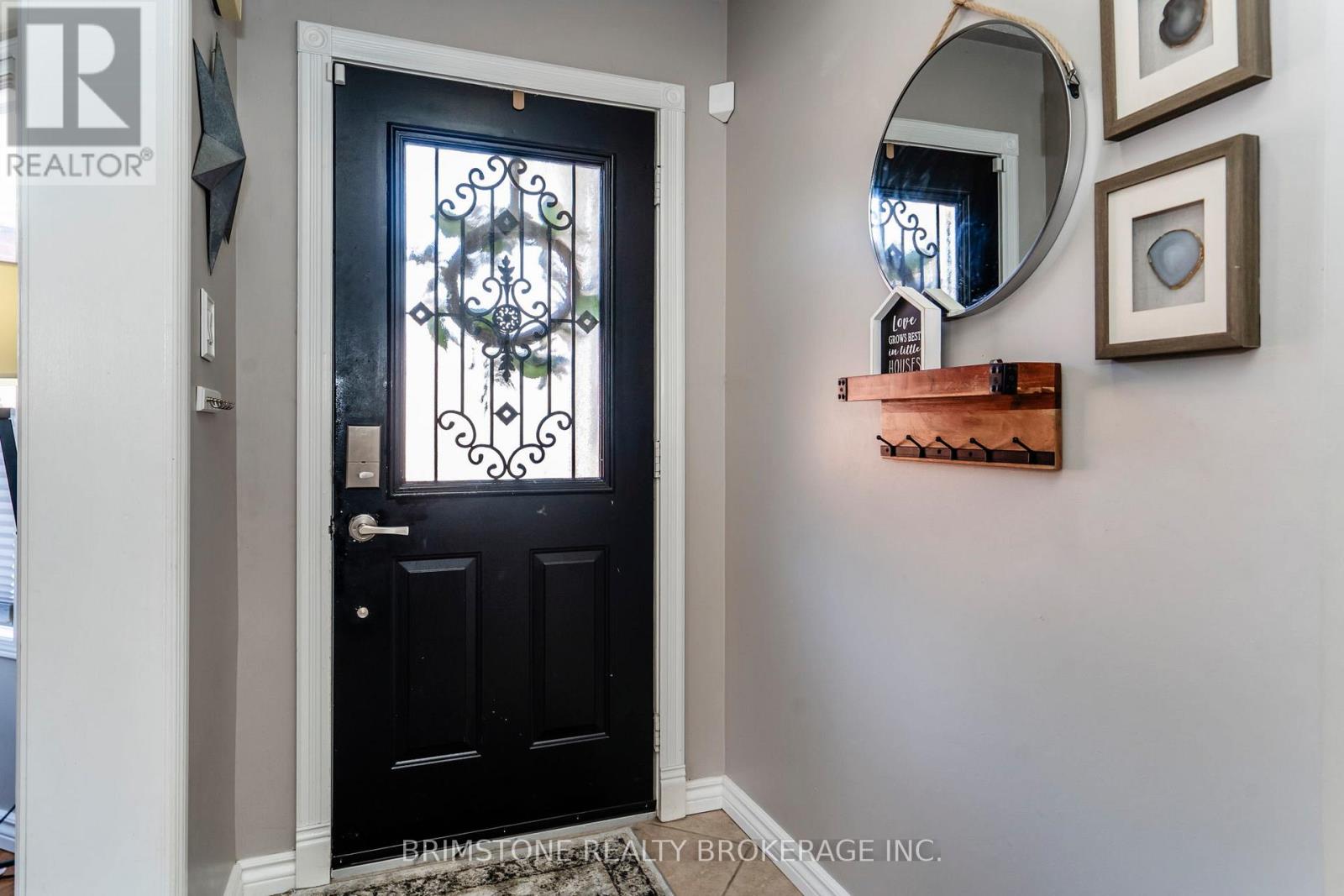 114 Ward Drive, Barrie, Ontario  L4N 8A5 - Photo 4 - S12210016