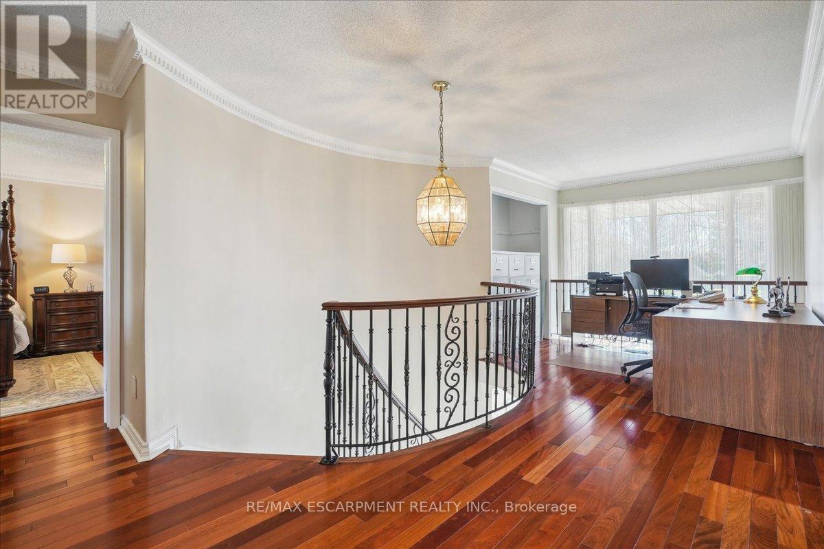 4053 Cabot Trail, Mississauga (Erin Mills), Ontario  L5L 3K2 - Photo 12 - W12093609