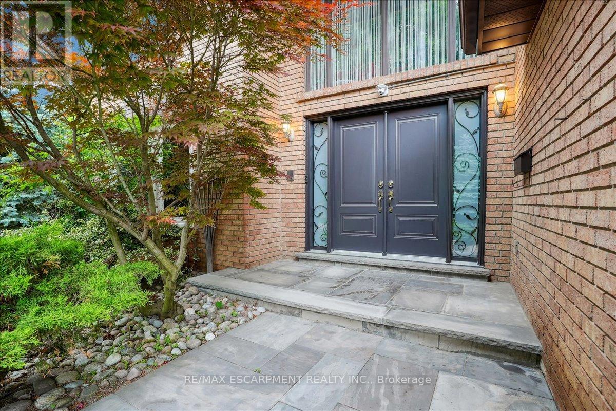 4053 Cabot Trail, Mississauga (Erin Mills), Ontario  L5L 3K2 - Photo 2 - W12093609