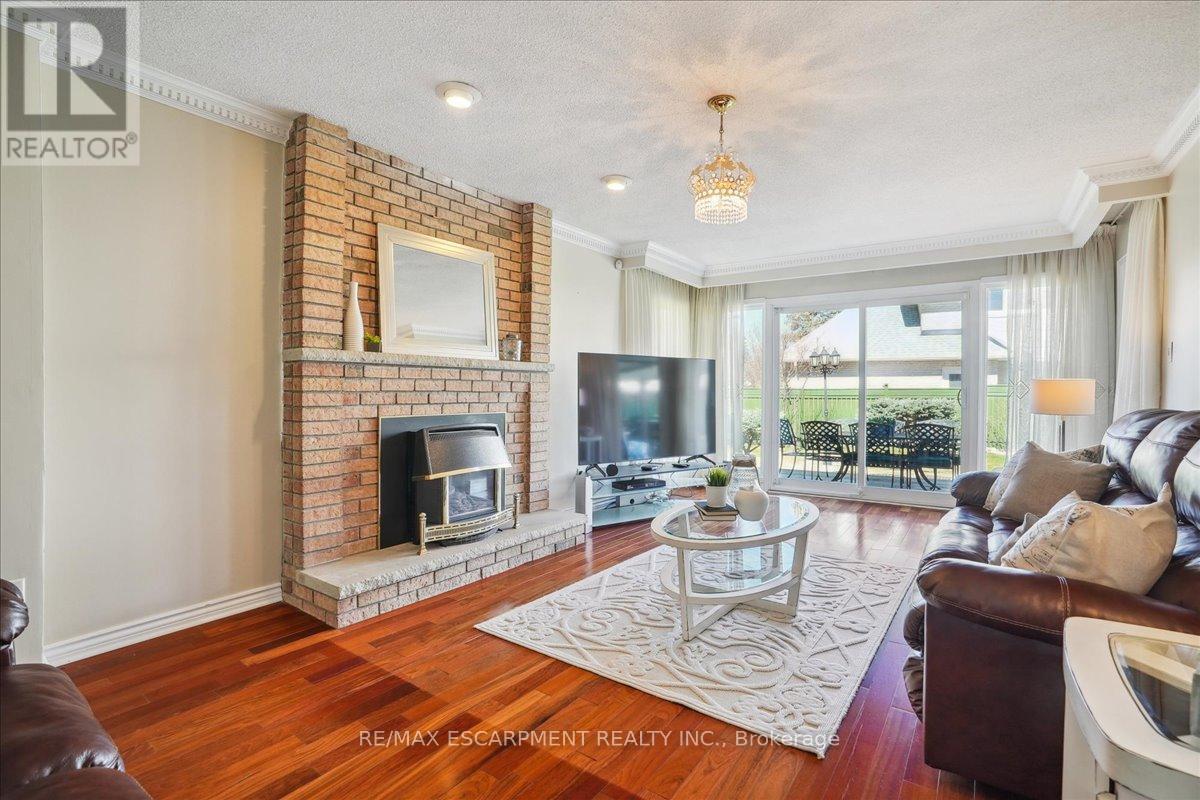 4053 Cabot Trail, Mississauga (Erin Mills), Ontario  L5L 3K2 - Photo 10 - W12093609