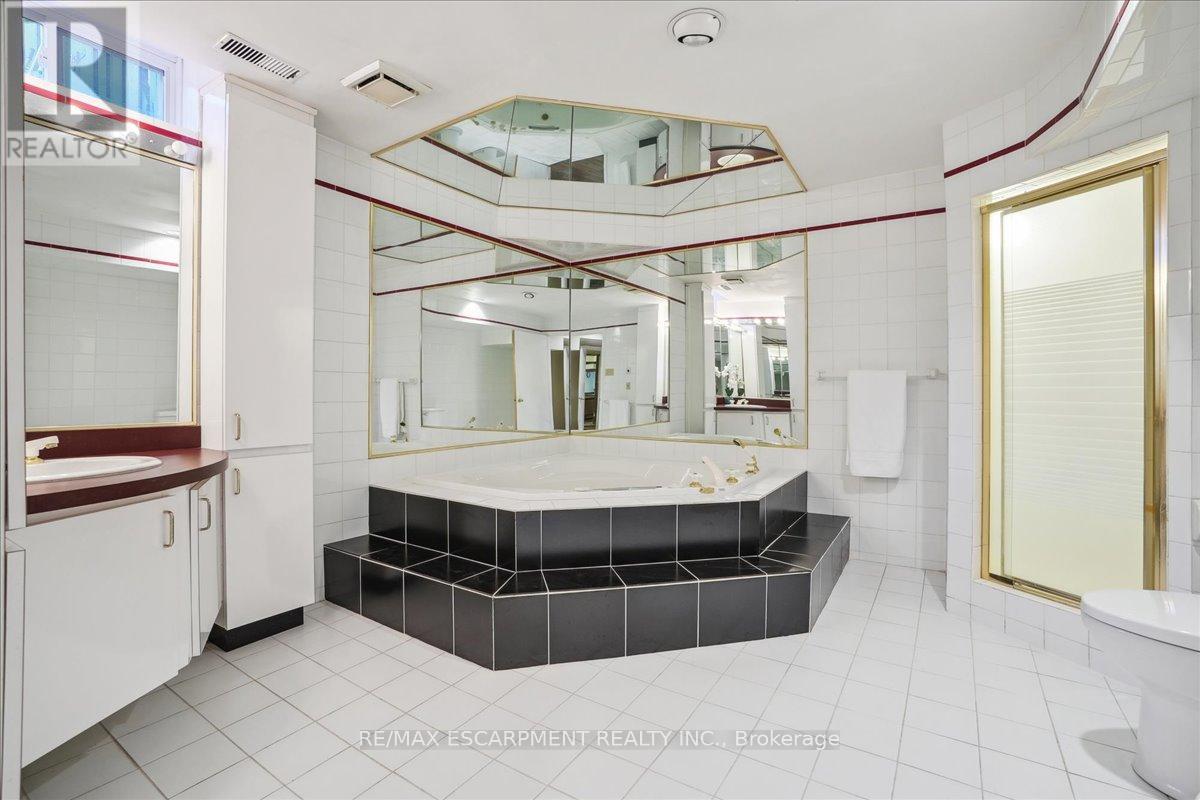 4053 Cabot Trail, Mississauga (Erin Mills), Ontario  L5L 3K2 - Photo 25 - W12093609