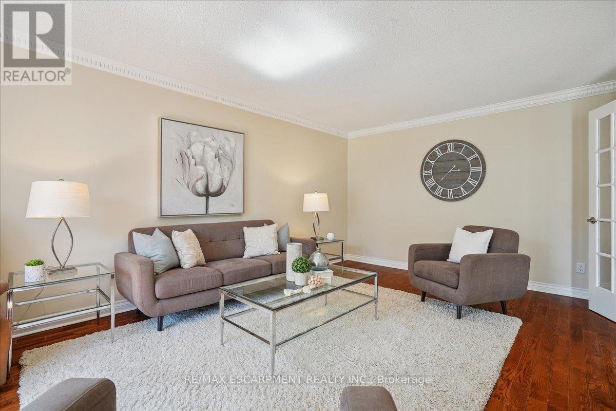 4053 Cabot Trail, Mississauga (Erin Mills), Ontario  L5L 3K2 - Photo 4 - W12093609