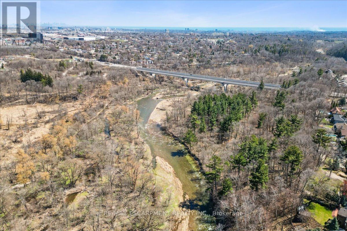 4053 Cabot Trail, Mississauga (Erin Mills), Ontario  L5L 3K2 - Photo 37 - W12093609