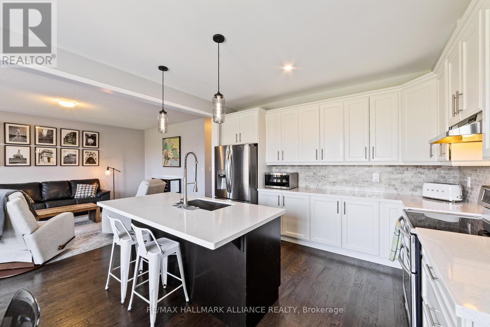 569 Langholm Street, Milton, Ontario  L9T 9A1 - Photo 11 - W12210001