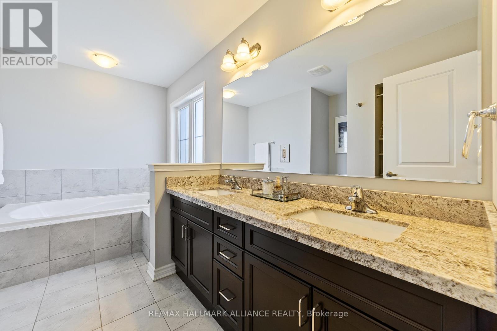 569 Langholm Street, Milton, Ontario  L9T 9A1 - Photo 25 - W12210001