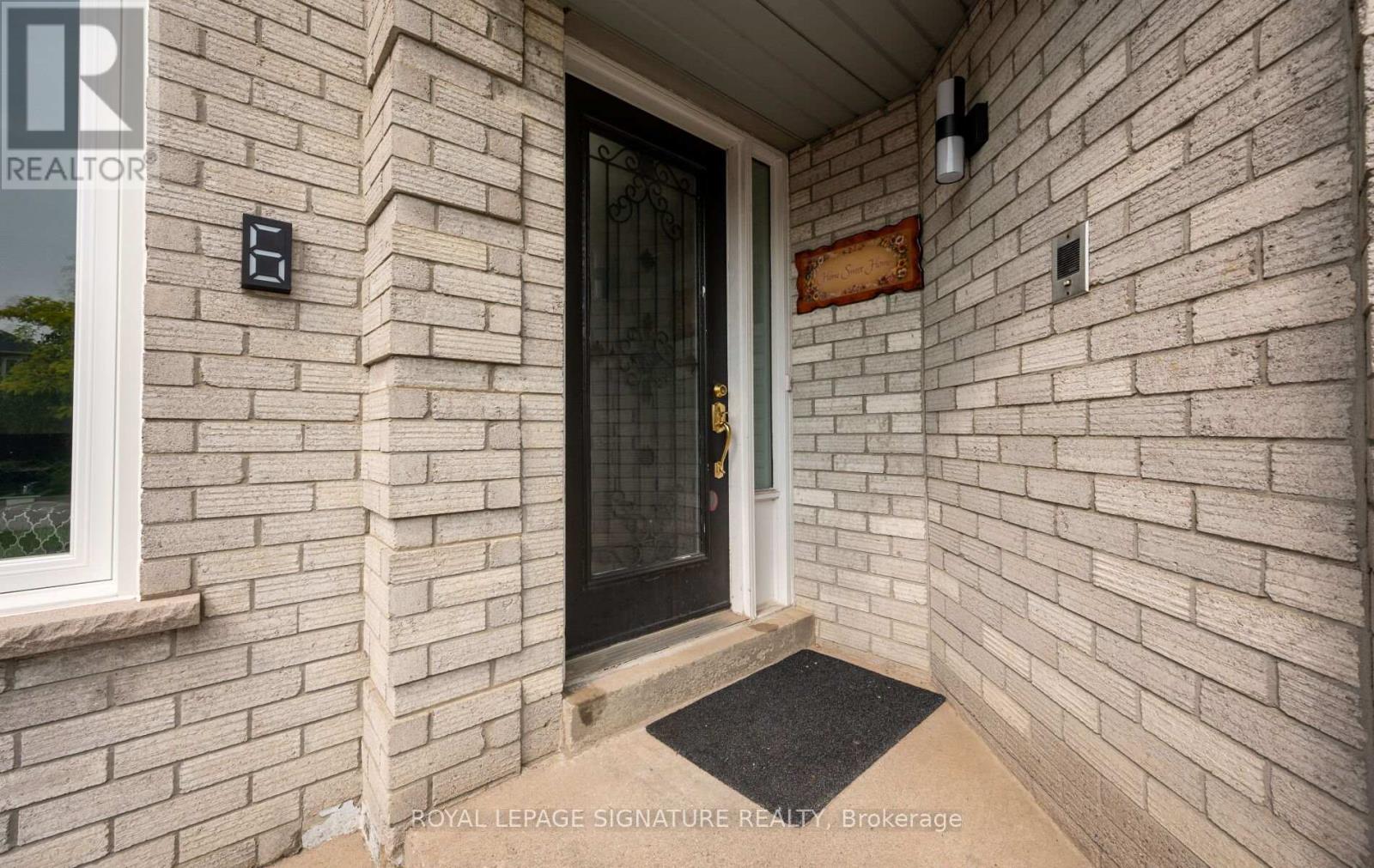 6 Nipigon Court, Brampton (Westgate), Ontario  L6S 5T5 - Photo 4 - W12210006