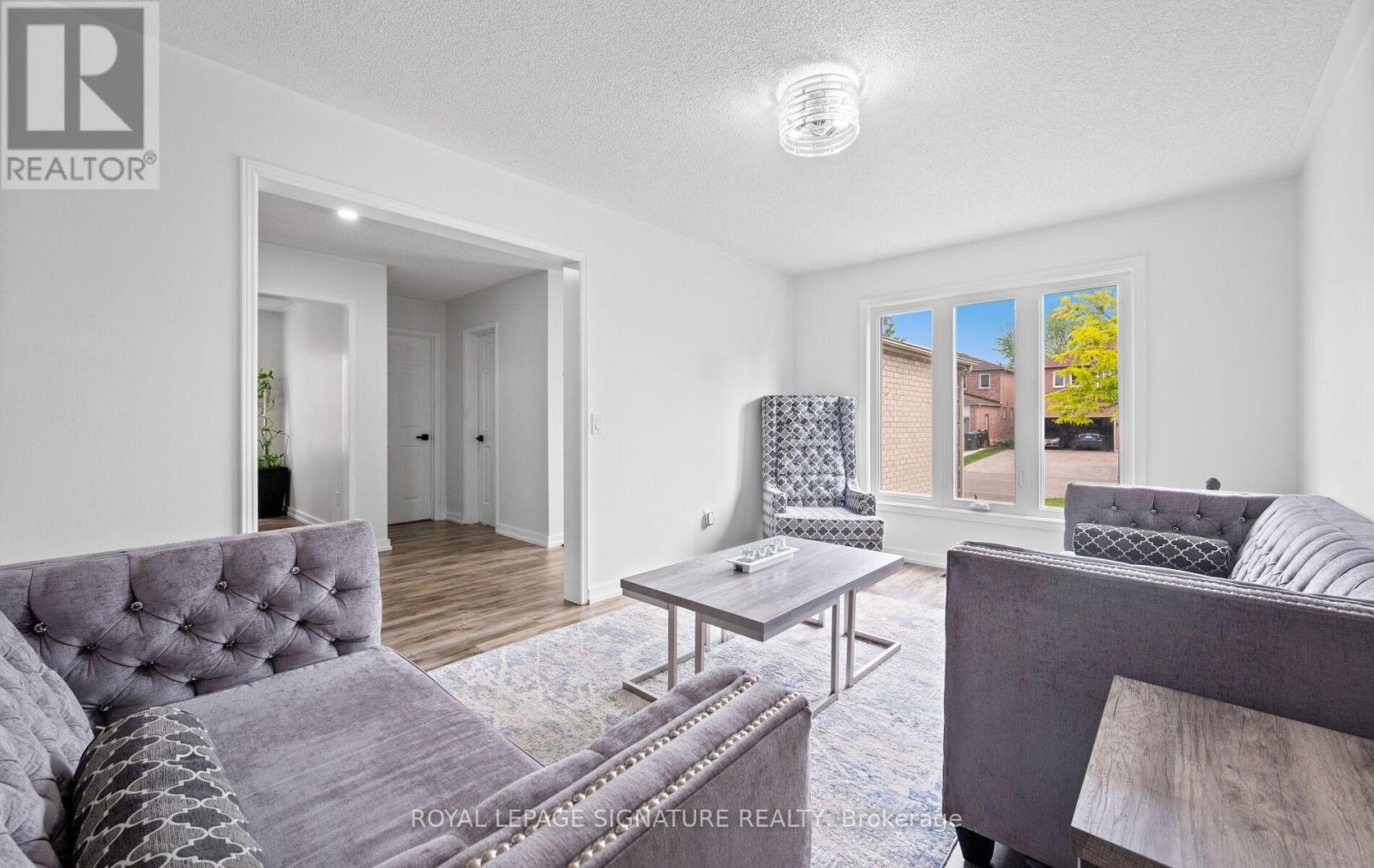 6 Nipigon Court, Brampton (Westgate), Ontario  L6S 5T5 - Photo 7 - W12210006