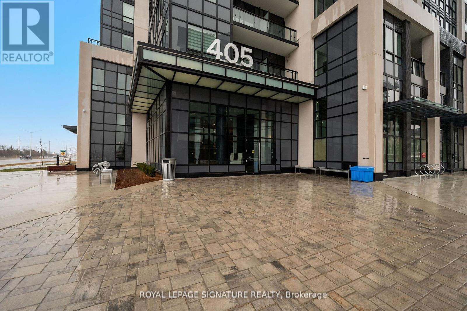 239 - 405 Dundas Street W, Oakville, Ontario  L6M 5P9 - Photo 2 - W12210013