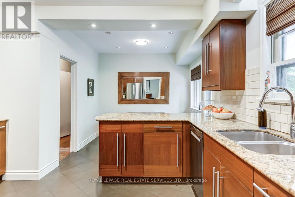 44 Anglesey Boulevard, Toronto (Edenbridge-Humber Valley), Ontario  M9A 3B5 - Photo 14 - W12210018