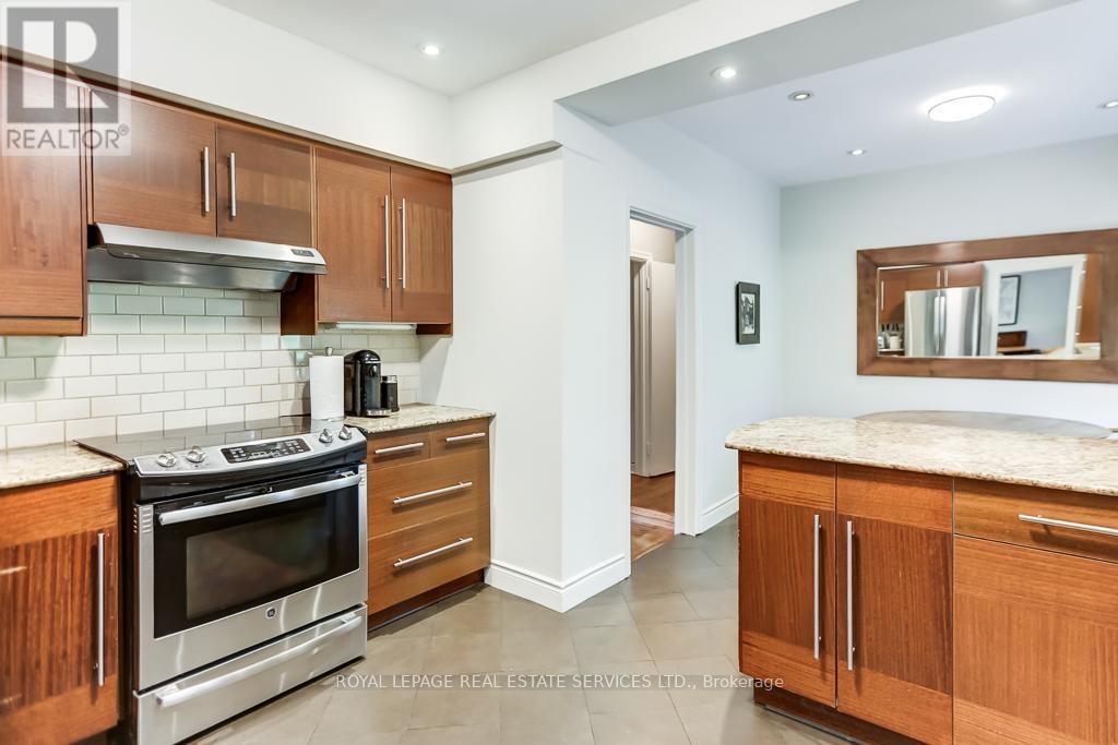 44 Anglesey Boulevard, Toronto (Edenbridge-Humber Valley), Ontario  M9A 3B5 - Photo 15 - W12210018