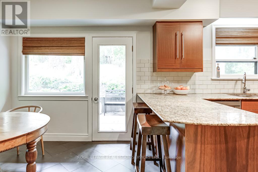 44 Anglesey Boulevard, Toronto (Edenbridge-Humber Valley), Ontario  M9A 3B5 - Photo 18 - W12210018
