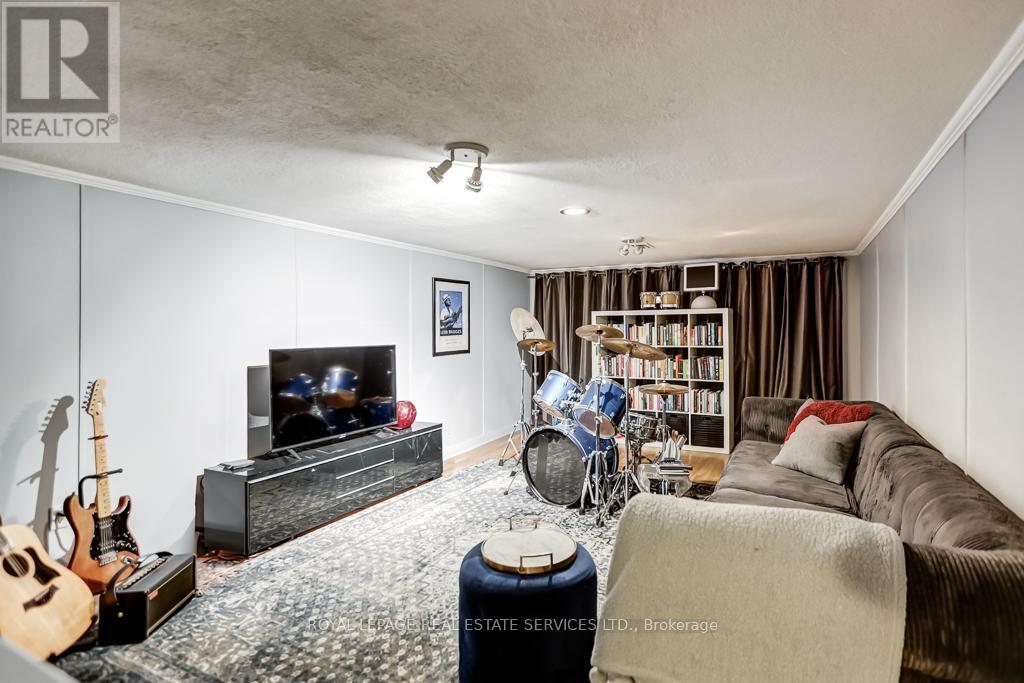 44 Anglesey Boulevard, Toronto (Edenbridge-Humber Valley), Ontario  M9A 3B5 - Photo 34 - W12210018