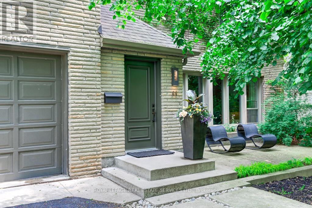 44 Anglesey Boulevard, Toronto (Edenbridge-Humber Valley), Ontario  M9A 3B5 - Photo 4 - W12210018