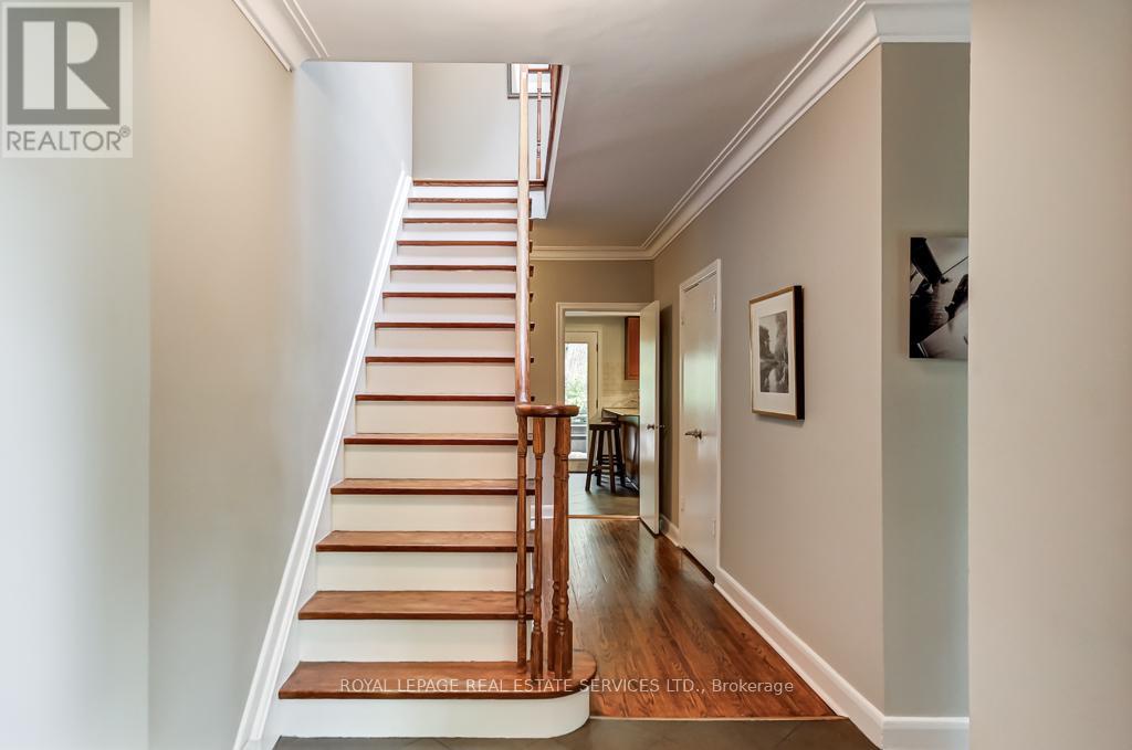 44 Anglesey Boulevard, Toronto (Edenbridge-Humber Valley), Ontario  M9A 3B5 - Photo 6 - W12210018